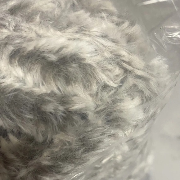 Lion Brand Go For Faux Thick & Quick Yarn - Picture 5 of 7